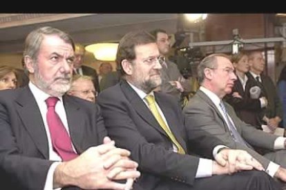 En la sucesión sonaban tres nombres como candidatos del PP con sus diferencias ideológicas: la corriente democristiana de Mayor Oreja, la liberal de Rodrigo Rato y la conservadora-dialogante de Rajoy.