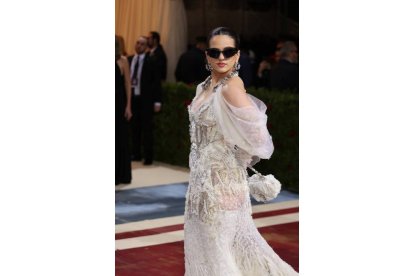 La española Rosalía triunfó con su espectacular vestido de Givenchy