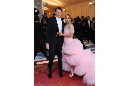 Wes Gordon y Tessa Thompson