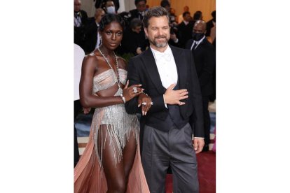 Jodie Turner-Smith y Joshua Jackson