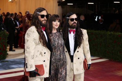 Jared Leto, Dakota Johnson y Alessandro Michele