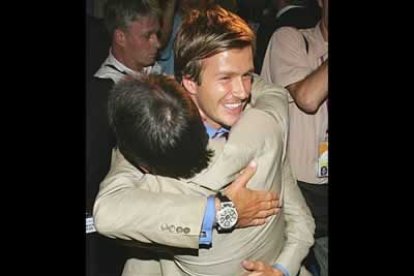 David Beckham le ganó el duelo a Raúl González.