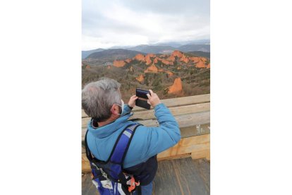 Los turistas acuden en mayor medida gracias a la ventana al mundo que supuso la declaración por parte de la Unesco. Se han habilitado sendas y también aparcamientos. El parque natural y arqueológico también cuenta con infraestructuras de señalización o de limpieza con papeleras, algo impensable antes de que las instituciones empezasen a invertir en la zona.
