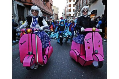La sonrisa carnavalera que no se pierda nunca y que viaja en vespa por toda la ciudad durante estos días. RAMIRO.