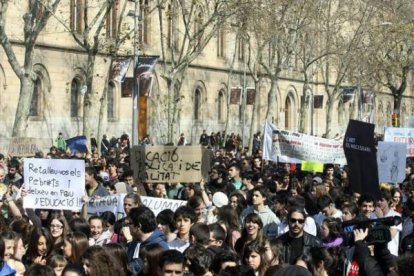 Manifestación de estudiantes en plaza Universitat (Barcelona). Foto: JULIO CARBÓ