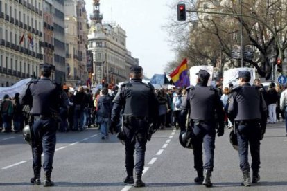 Cientos de estudiantes de las universidades e institutos madrileños en la marcha de protesta convocada por el movimiento 'Tomalafacultad'. Foto: EMILIO NARANJO | EFE