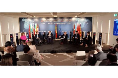 Un instante durante el acto de presentación que ha tenido lugar esta mañana. J. NOTARIO.