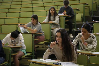Estudiantes en la Facultad de Derecho de León. FERNANDO OTERO