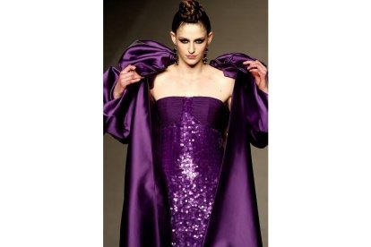 Cerró la primera jornada el veterano Elio Berhanyer, con riqueza de tejidos tanto en noche como en su línea más sport.