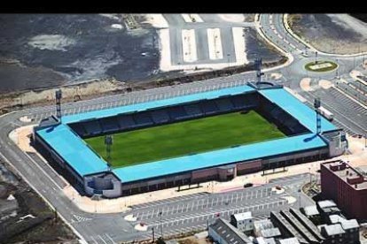 Ejercicio de geometría sobre La Rosaleda, gran área de desarrollo urbanístico de Ponferrada, residencial Aldama, a la derecha, y estadio de El Toralín
