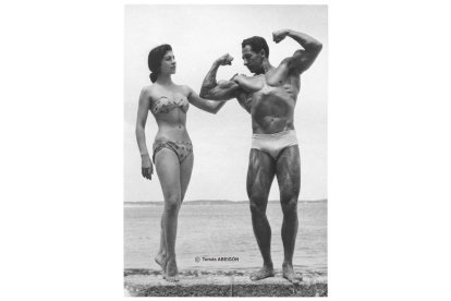 Juan Ferrero hace exhibición de su portentoso físico en una foto en la que aparece junto a su hija Anita.