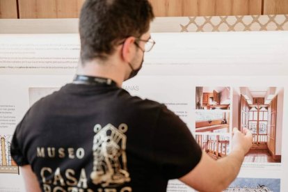 Un guía del Museo Casa Botines Gaudí. DL