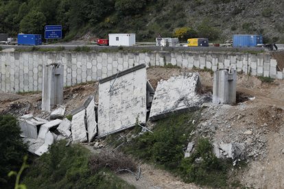 El tramo de la A-6 entre el Bierzo y Galicia costó 481 ME del año 2000 para ahorrar 20 minutos. ANA F. BARREDO