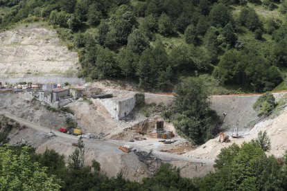 El derrumbe del viaducto del Castro ha forzado al Gobierno a revisar uno a uno todos los puentes de la A-6. ANA F. BARREDO