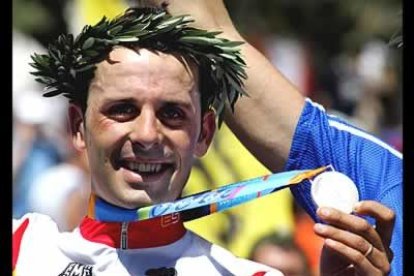 José Antonio Hermida ganó la plata en la prueba de <i>Mountain bike.</i> El ciclista catalán, hijo de gallegos, se cayó, pero supo remontar, quedar subcampeón y, además, dar espectáculo en la meta.