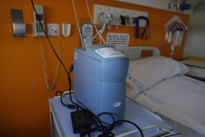 Una de las nuevas habitaciones de la Unidad del Sueño del Caule, ubicada ahora en la planta quinta de Virgen Blanca. FERNANDO OTERO