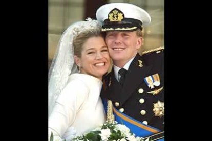 La consorte de Guillermo de Holanda es la argentina Máxima Zorreguieta. Aunque se ha ganado a su pueblo, el noviazgo fue polémico porque padre fue ministro de la dictadura de Jorge Videla.