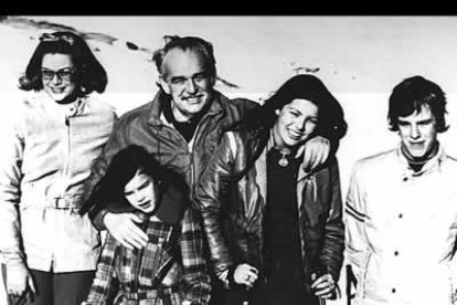 Uno de los primeros en debatirse entre el amor y la sangre fue Rainiero de Mónaco que prefirió la actriz Grace Kelly a las nobles de su entorno.