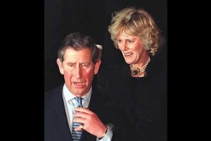 La elección de una esposa de sangre azul no es garantía de éxito. Lo sucedido en Inglaterra es un ejemplo. Camila Parker-Bowles, después de grandes escándalos es actual compañera de Carlos.