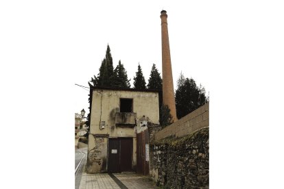 Chimenea en Villafranca, en las bodegas Palacio de Arganza. L. DE LA MATA
