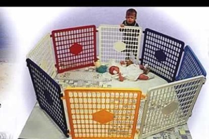 Y si el pequeño tiene ganas de jugar, nada mejor que un corralito multicolor.