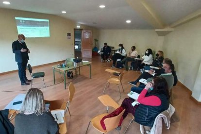 Formación del personal en Vega de Espinareda. DL