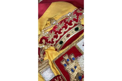 La corona, ya restaurada, con la pedrería original. DL