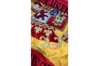 Parte de la corona de la bandera. DL