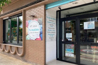 El taller se encuentra en la avenida de la Aviación, número 16. DL