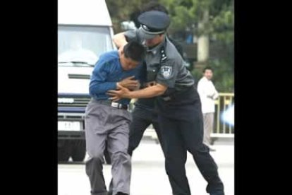 La policía china está en estado de alerta ante los actos que se van a celebrar.