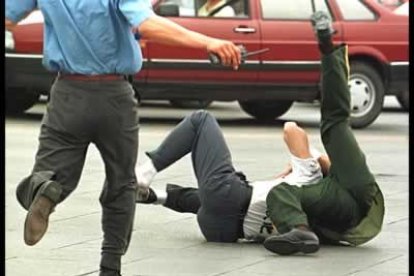 La dureza empleada en la represión fue brutal. Un centenar de muertos y miles de heridos fue el balance final.