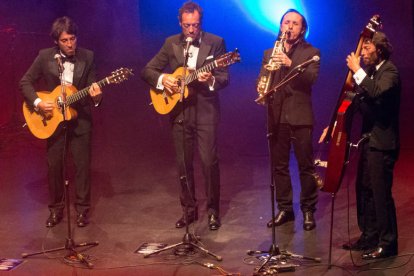 Román Rodríguez, con el grupo Café Quijano. DL