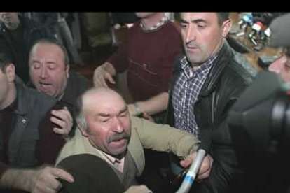 Veintidós profesionales denunciaron después los hechos en el cuartel de la Guardia Civil de Melide.