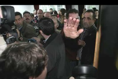 Las agresiones también merecieron una condena del Colexio de Xornalistas de Galicia, que en un comunicado destacó que es el alcalde el encargado de mantener el orden en los plenos.