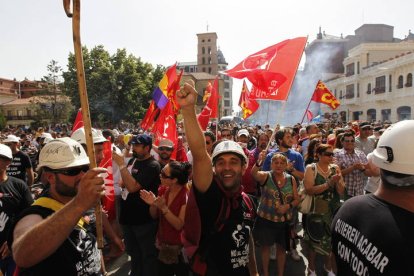 Llegada de los Mineros a León durante la III Marcha Minera. JESÚS F SALVADORES