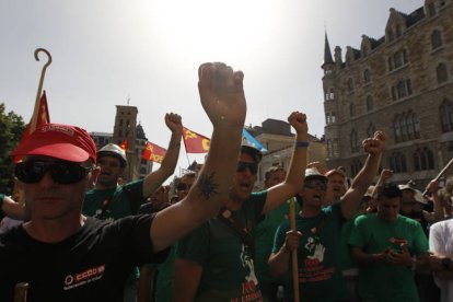 Llegada de los Mineros a León durante la III Marcha Minera. JESÚS F SALVADORES