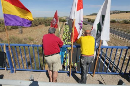 Señores durante la III Marcha Minera. NOBERTO