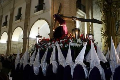 La imagen del Dainos se quedó sin lucir la soga al cuello, cedida por las Hermanas Clarisas