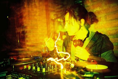 Martes 4: Maika Mako DJ a las 23.00 horas.  L.S.M