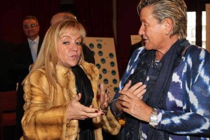 Isabel Carrasco y María José Álvarez.
