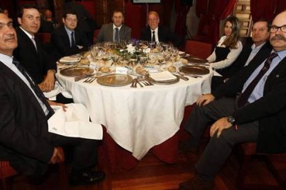 Juan Carlos Luengo, Jerónimo Miguel, Roberto Vidal, Tomás Castro, Miguel Álvarez Toledo, Helen M., Ángel Luis Valdés y Franciso Javier Sandoval.