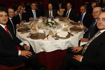 Manuel García, Alfredo Fernández Santos, José María Giménez de la Marina, José María Rodríguez, José Luis Díaz Villarig, José Sevilla, Jesús Álvarez Courel, Carlos Rivera y Gregorio Chamorro.