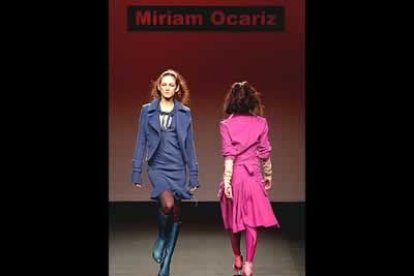 La diseñadora vasca ha presentado unos diseños que jugaban al despiste, la contradicción y los contrastes: colores, texturas y formas muy diferentes buscaban el equilibrio sin perder la cabeza.