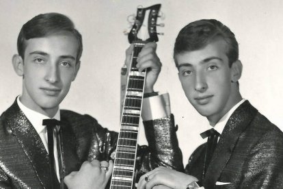 Dos jovencísimos hermanos Quiñones, en sus inicios. DL