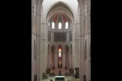 Desde su origen hasta la consagración, el templo estuvo dedicado a venerar la imagen medieval de Nuestra Señora de la Almudena, patrona de Madrid.