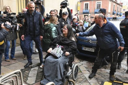 Raquel Díaz, exmujer de Pedro Muñoz, a su llegada a la Audiencia, donde se celebra el juicio contra él. RAMIRO