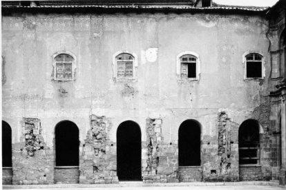 Claustro de San Isidoro. CASA MORENO