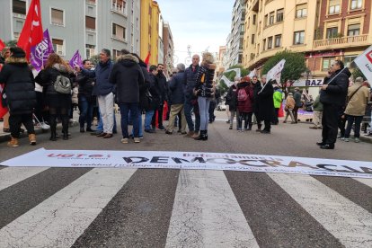 Llegada de la protesta a la plaza de Santo Domingo. P.I.