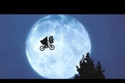 El día de Navidad también se puede recordar por sus películas. E.T, el extraterrestre es uno de los clásicos para bajar la comida del 25 y, también la cena del 24.