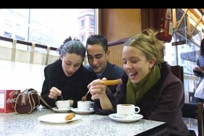 La fiebre se desata y el Año Nuevo entra. Después, toca salir y acabar en un bar tomando los churros.